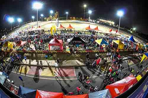 Cerca de 2 mil corredores participaram da exclusiva maratona noturna realizada dentro do parque  / Foto: Mário Sérgio